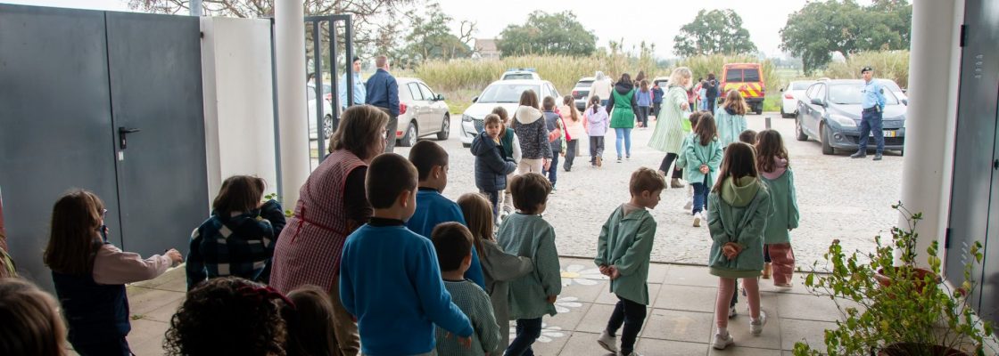 Escola dos Canaviais recebe simulacro de incêndio no âmbito do Dia da Proteção Civil
