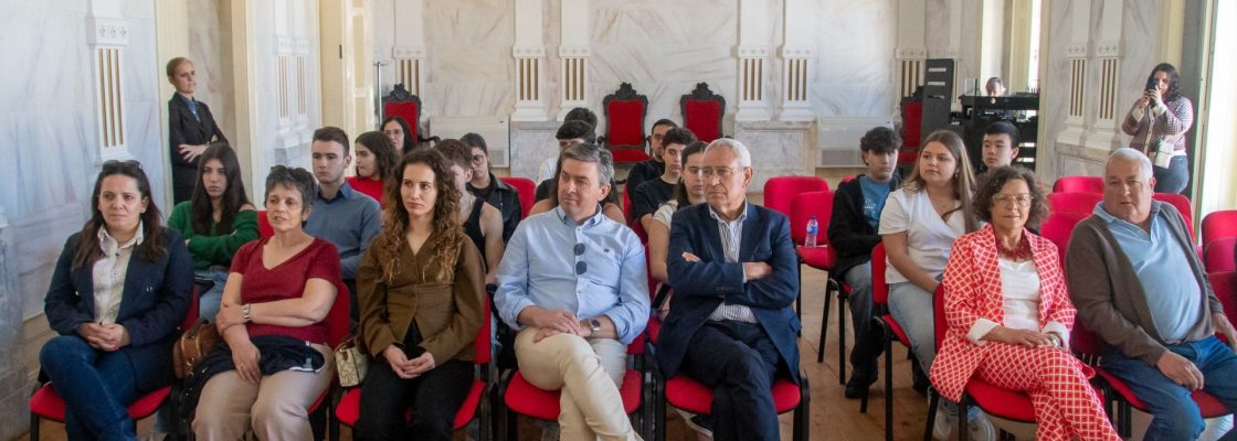 Jovens de Macedo de Cavaleiros conhecem Évora