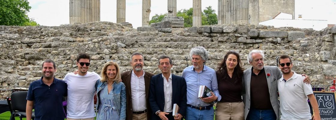 Na Feira do Livro de Évora, Francisco Bilou apresenta obra livro “Património Artístico no Al...