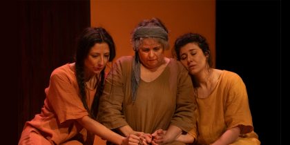 (Português) Teatro “A Árvore que Sangra” de Angus Cerini, pelo Teatro da Rainha