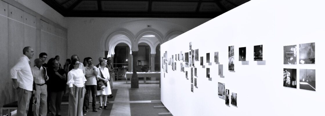 Exposição de fotografia de António Carrapato coloca em destaque Rimas e Diálogos no centro hi...