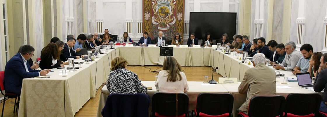 (Português) Assembleia Municipal de Évora aprovou medidas de reprogramação orçamental na Emp...
