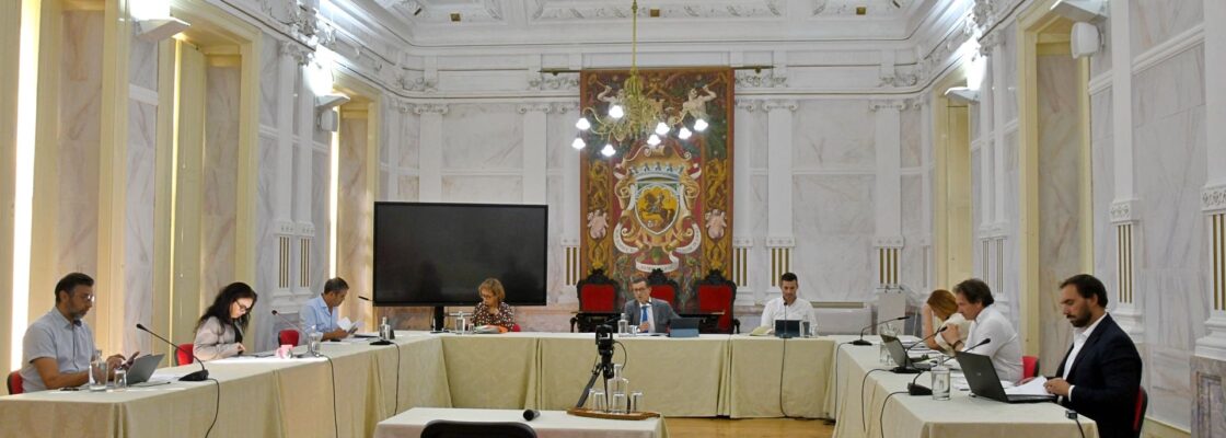 Em reunião pública de Câmara de 1 de outubro de 2026: Iniciadas obras de reabilitação de pav...